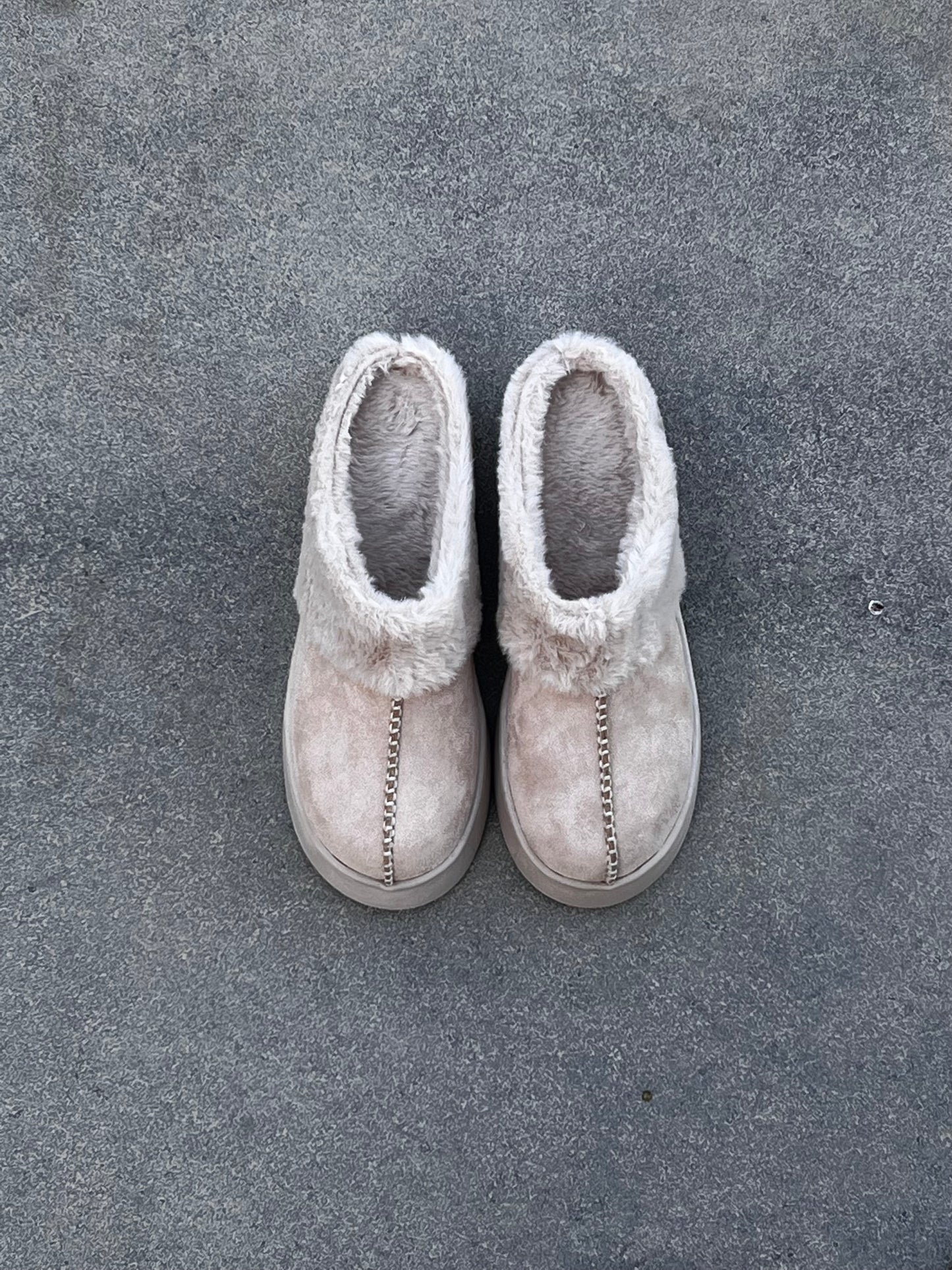 Beige faux fur & suede slides