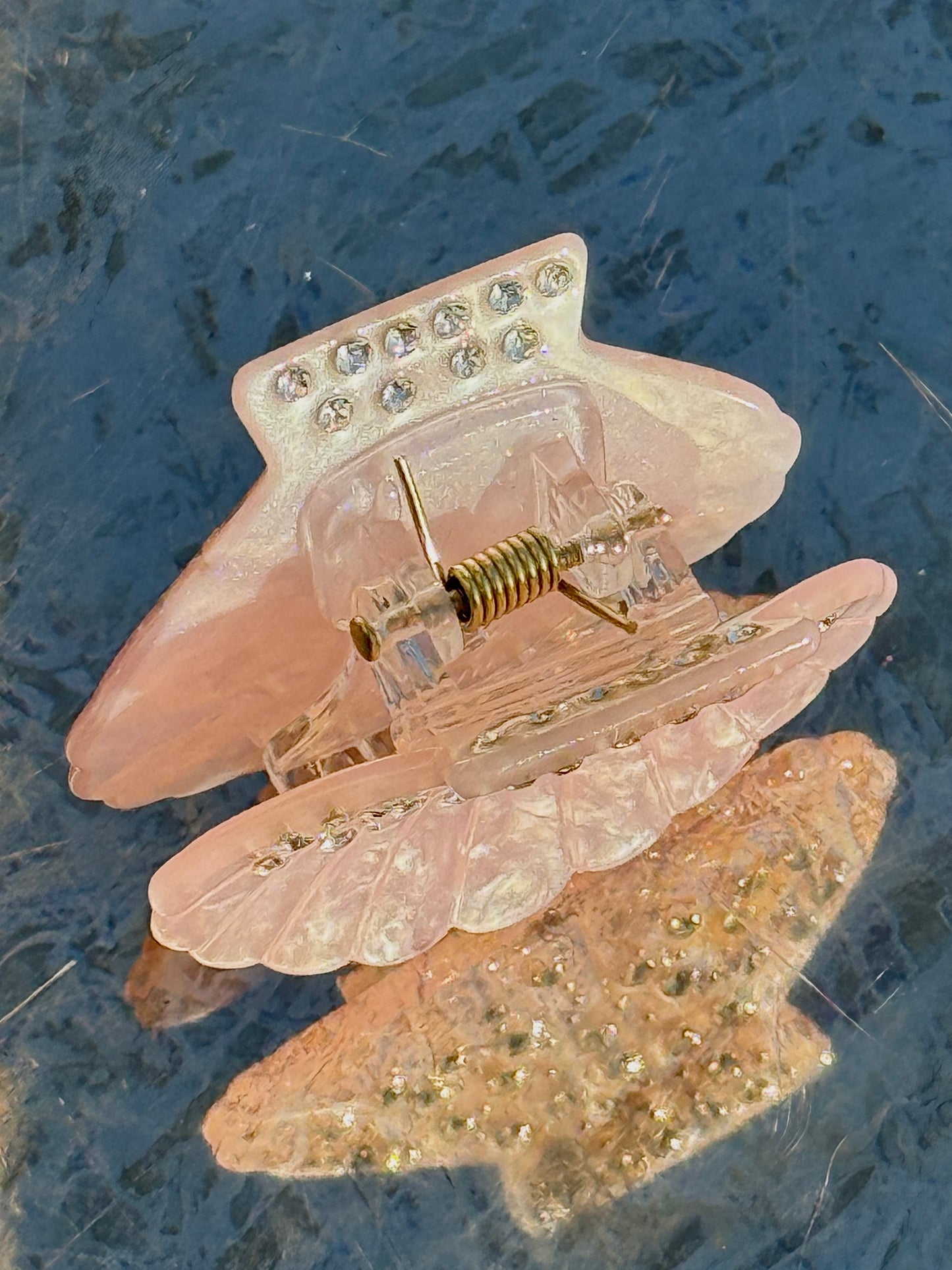 Shell Kiss Mini Hair Clip