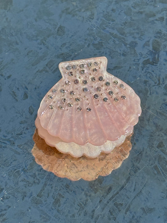 Shell Kiss Mini Hair Clip